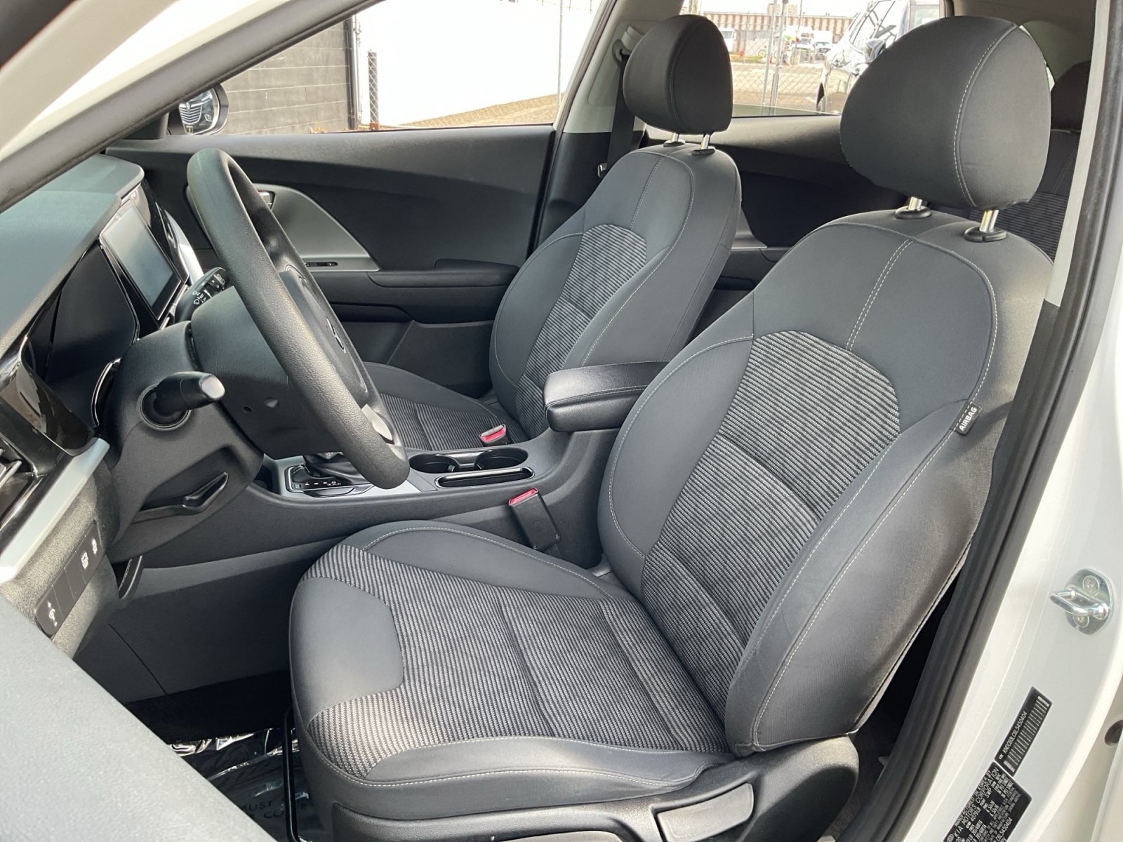 Used 2020 Kia Niro LX FWD image 18