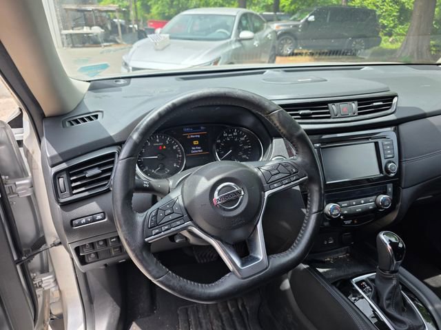 Used 2018 Nissan Rogue SL FWD image 2