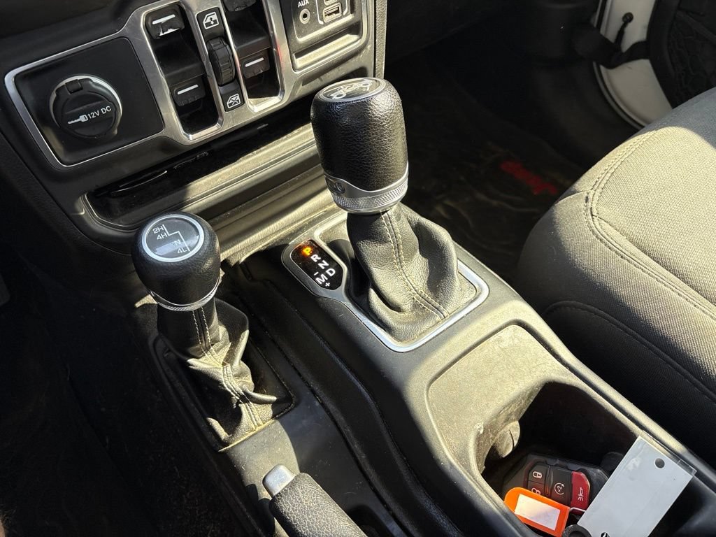 Used 2018 Jeep Wrangler Unlimited Sahara w/ Uconnect 4C Nav & Sound Group AWD/4WD image 24