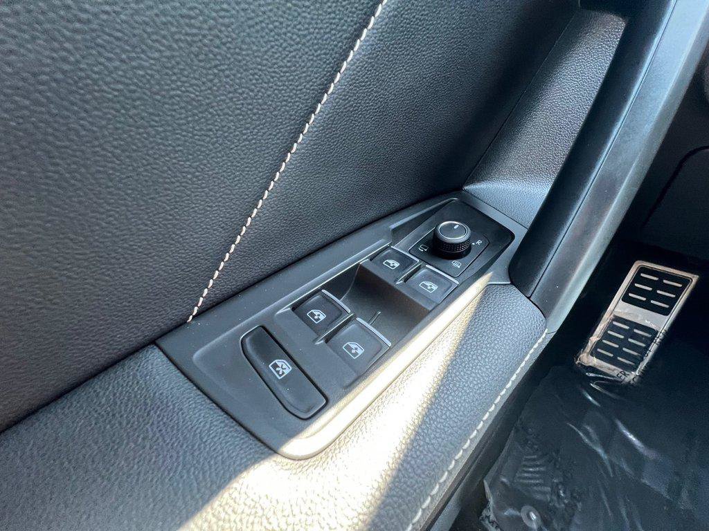 Certified 2022 Volkswagen Tiguan SEL R-Line AWD/4WD image 13
