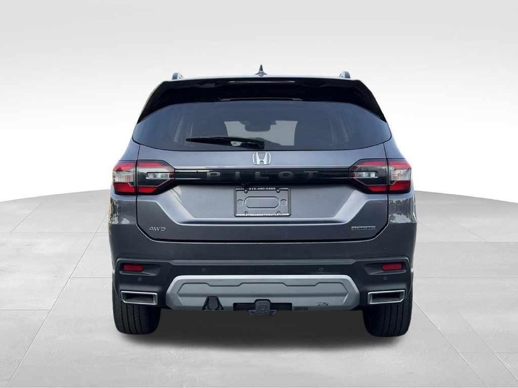 Used 2023 Honda Pilot Touring image 6