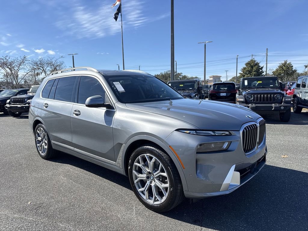 Used 2023 BMW X7 xDrive40i image 1