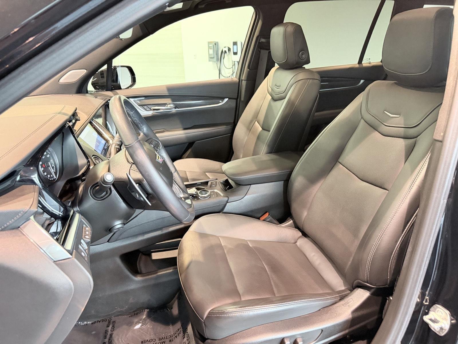 Used 2024 Cadillac XT6 Sport w/ Technology Package AWD/4WD image 35