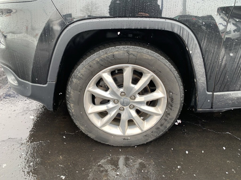 Used 2015 Jeep Cherokee Limited w/ Luxury Group image 12