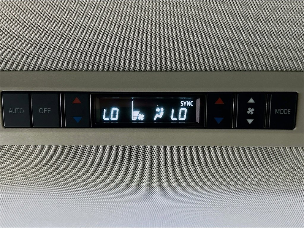 Used 2025 Toyota Sienna XLE image 23