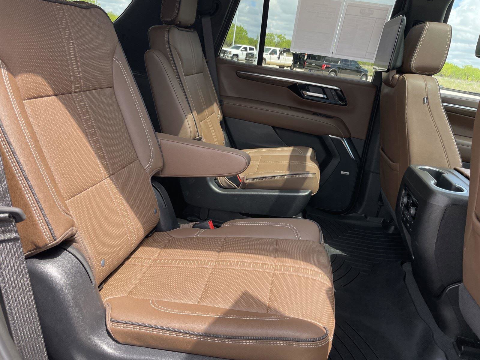 Used 2025 Chevrolet Tahoe High Country image 32