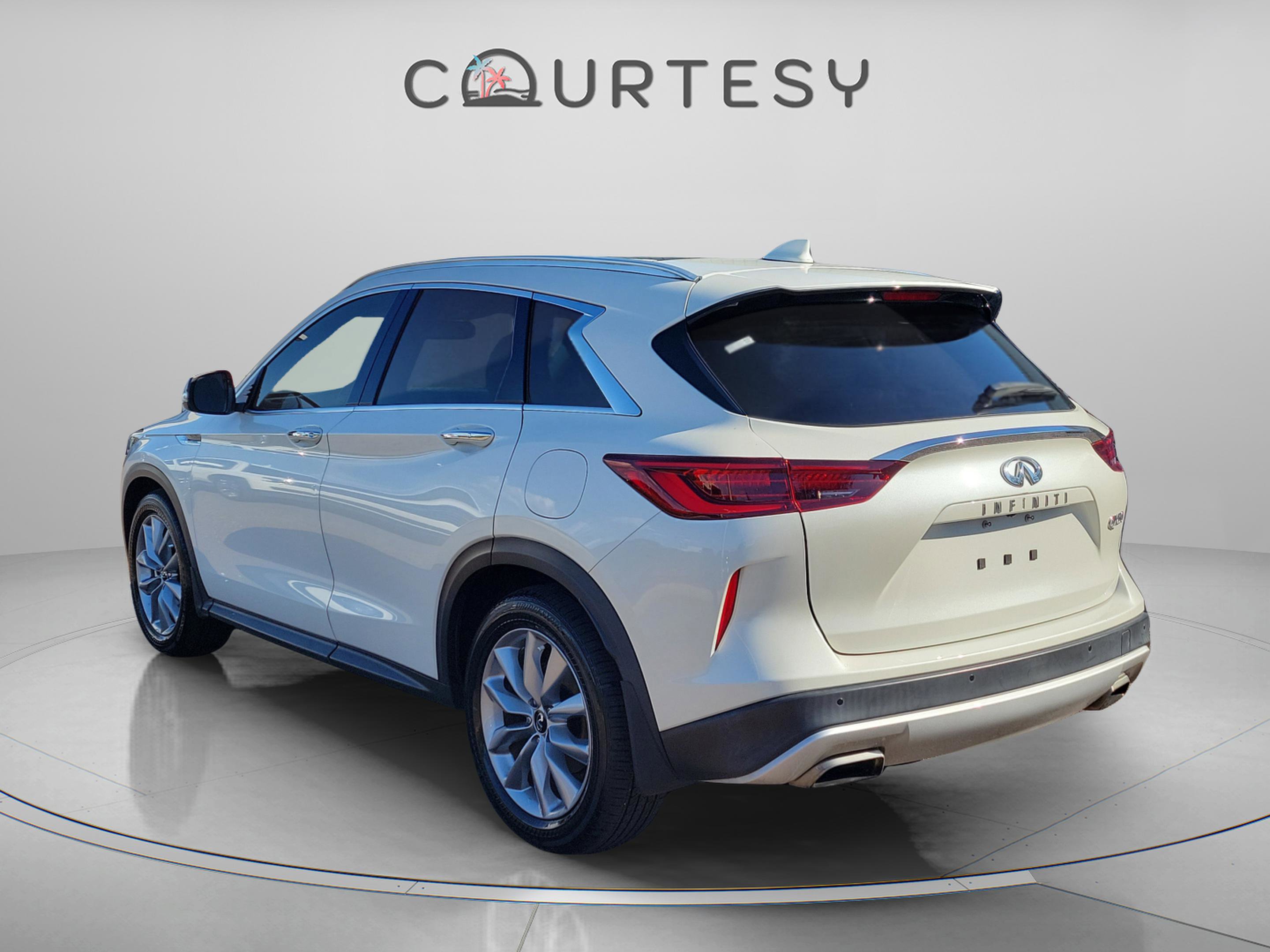 Used 2022 INFINITI QX50 Luxe image 2