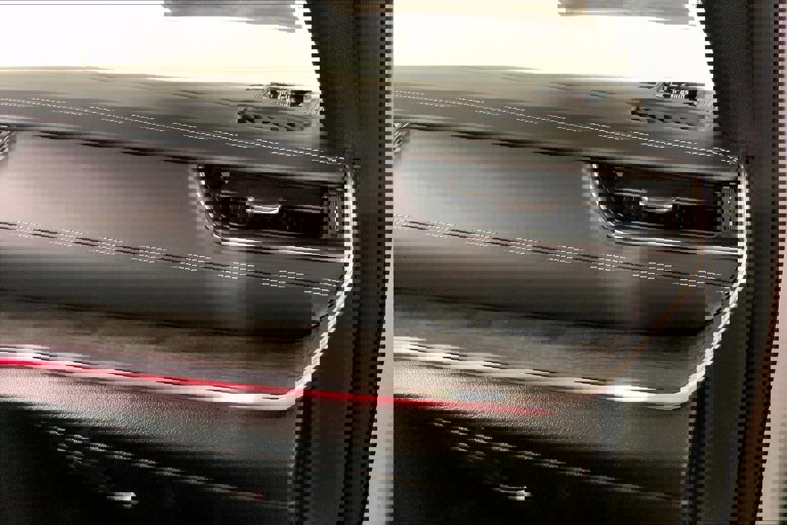 Used 2022 Jeep Grand Cherokee Overland w/ Luxury Tech Group IV image 16