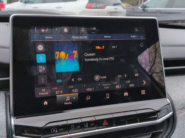 Used 2024 Jeep Compass Latitude w/ Sun and Sound Group AWD/4WD image 17
