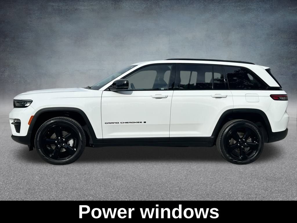 Certified 2024 Jeep Grand Cherokee Limited w/ Black Appearance Package image 10