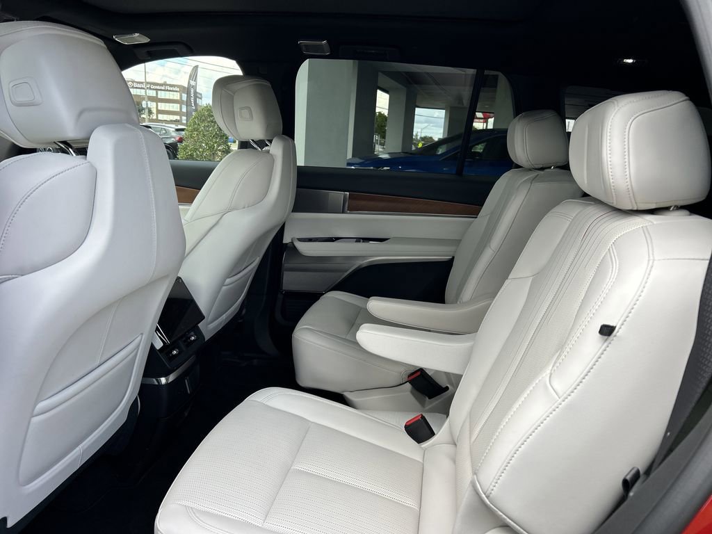 New 2026 Cadillac Vistiq Sport image 17