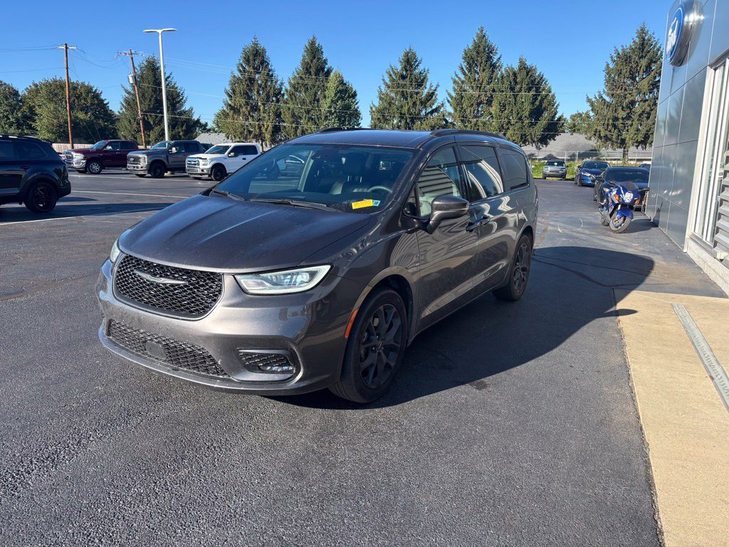 Used 2022 Chrysler Pacifica Touring-L w/ S Appearance Package AWD/4WD image 9