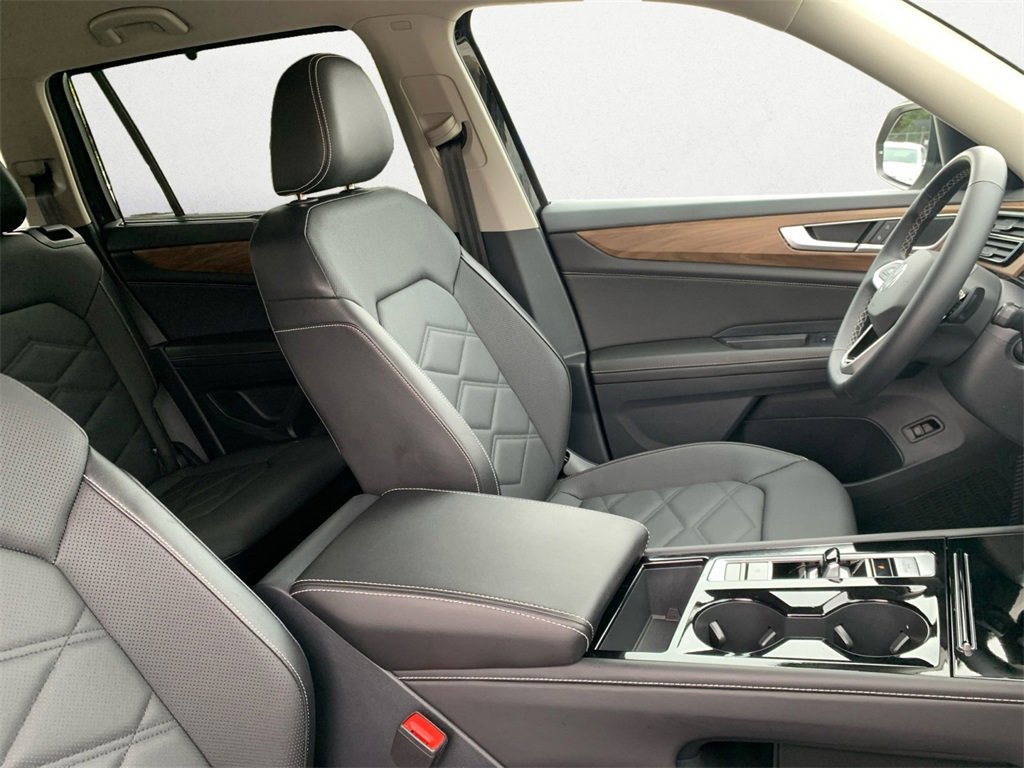 Used 2025 Volkswagen Atlas SE image 15