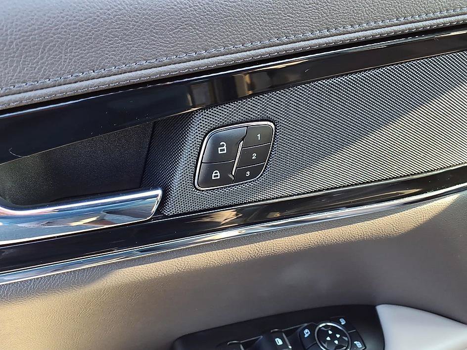Used 2023 Lincoln Nautilus Reserve AWD/4WD image 11