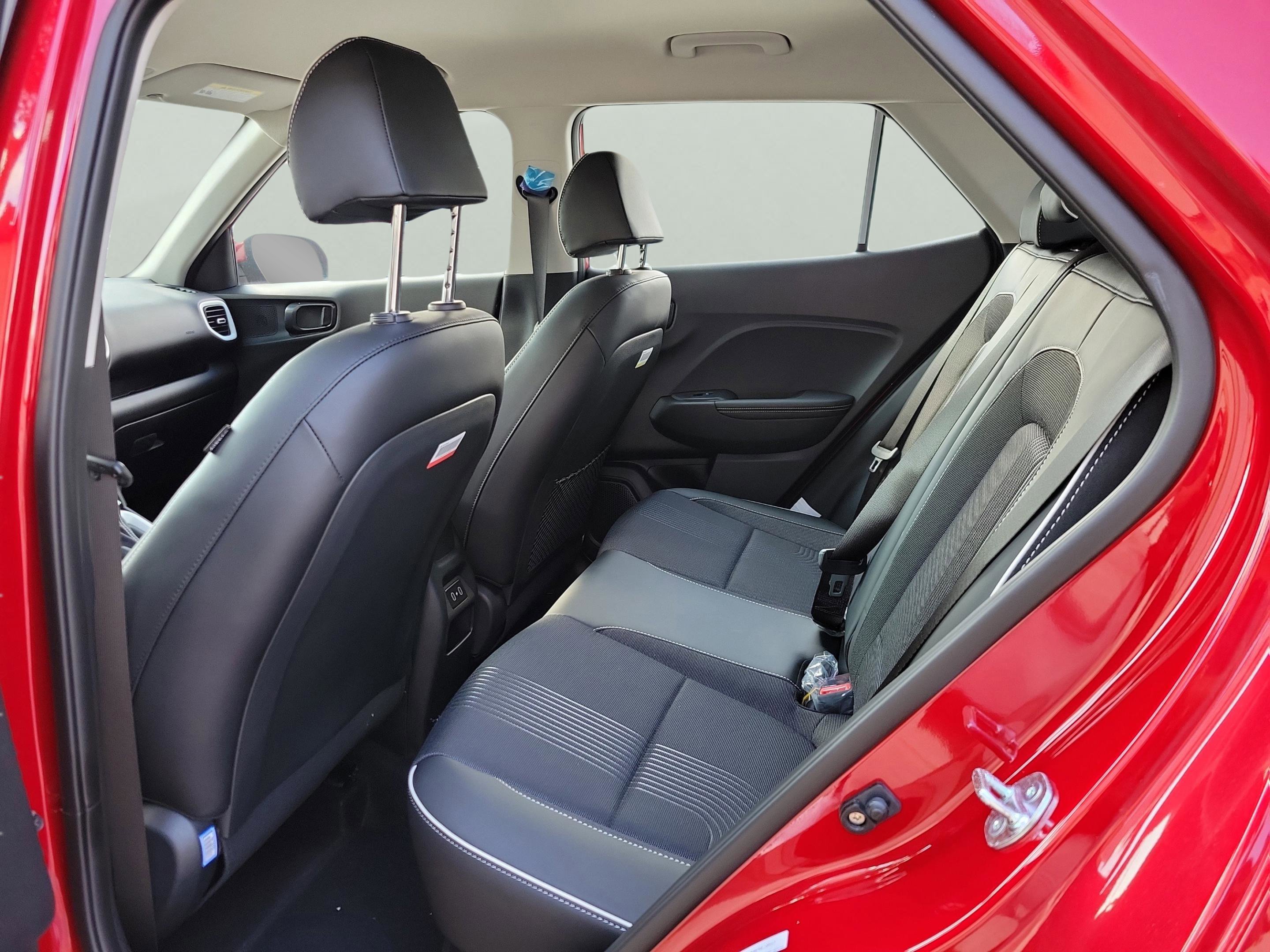 New 2025 Hyundai Venue Limited FWD image 8
