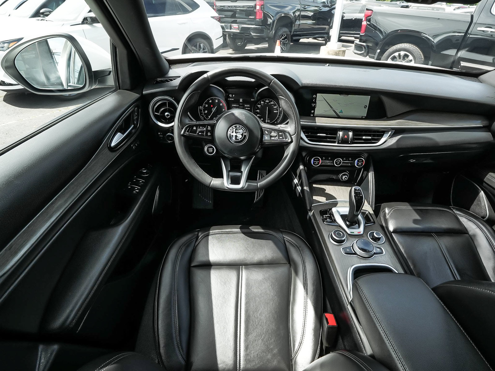 Used 2023 Alfa Romeo Stelvio Ti AWD/4WD image 45