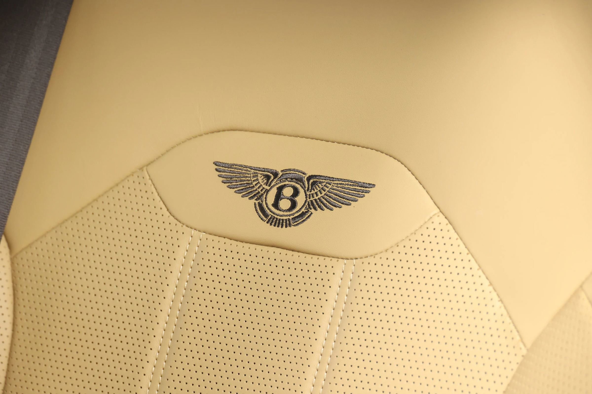 Used 2021 Bentley Bentayga AWD/4WD image 60