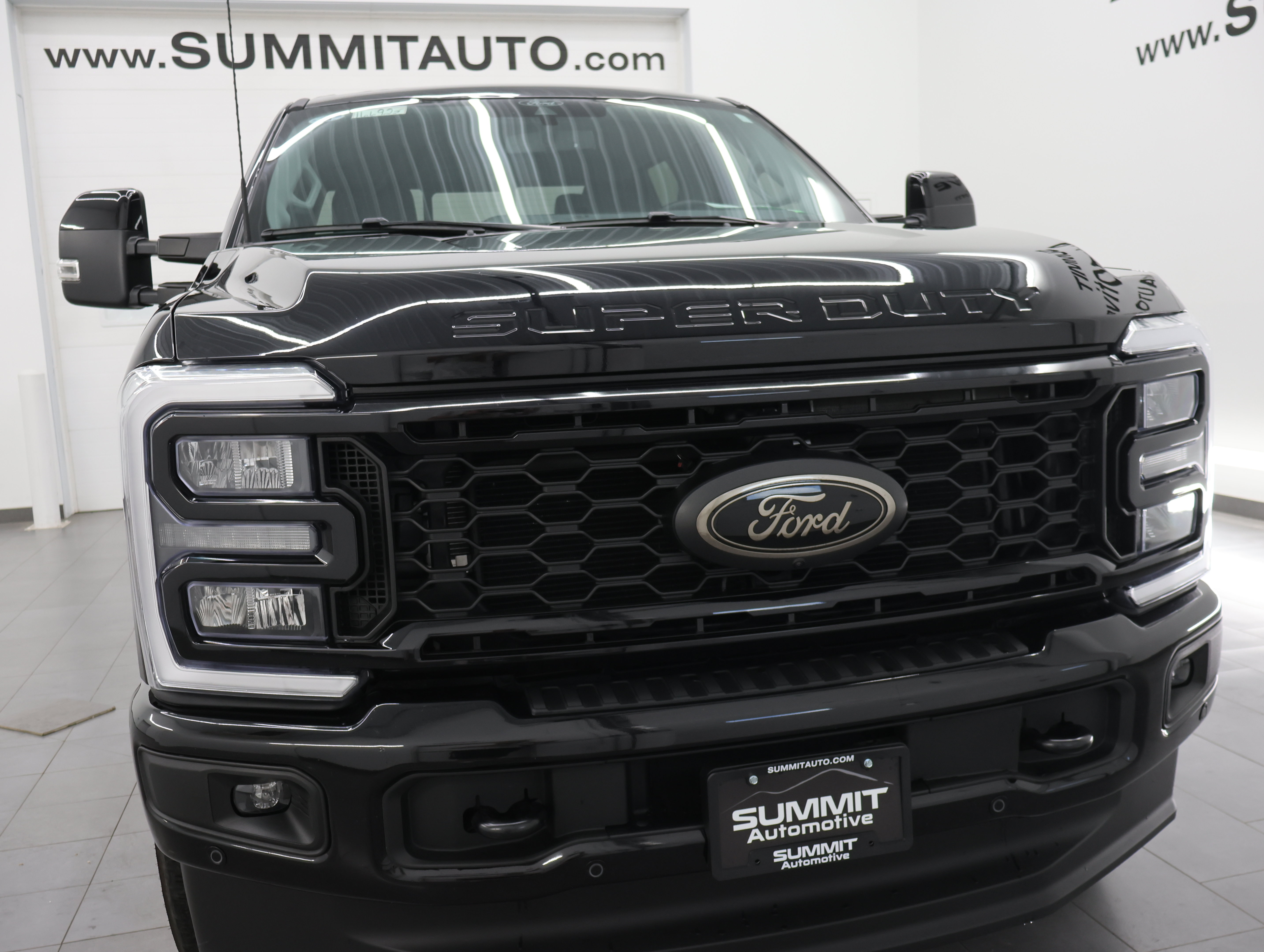 Used 2025 Ford F350 Lariat w/ Lariat Ultimate Package AWD/4WD image 25