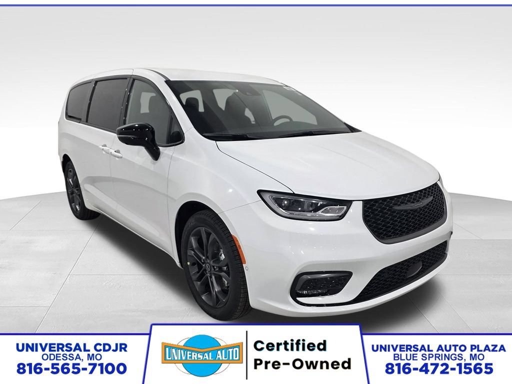 New 2026 Chrysler Pacifica Select FWD image 1