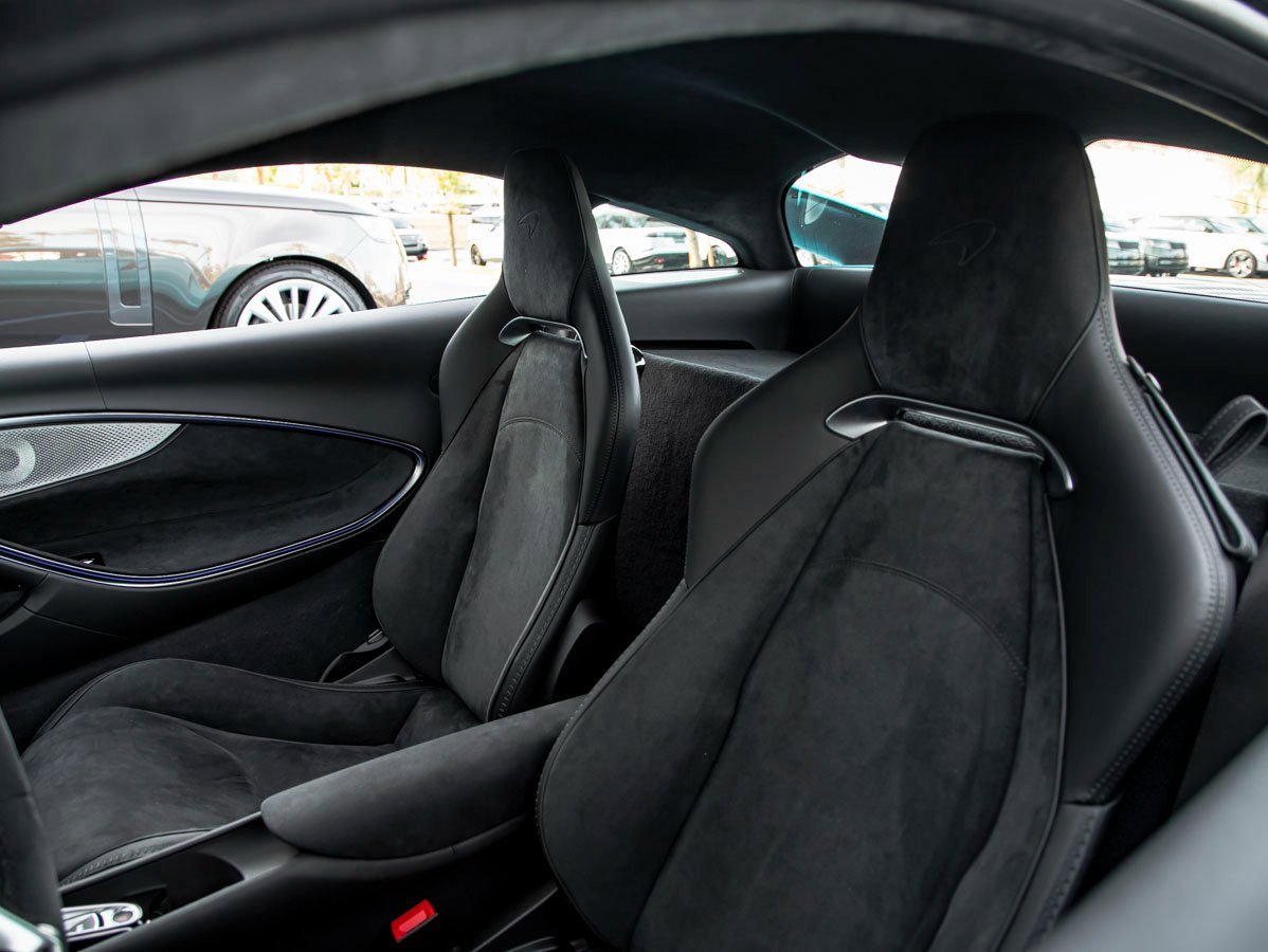 New 2025 McLaren Artura image 12