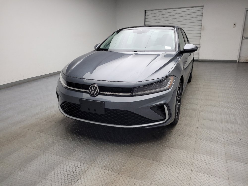 Used 2025 Volkswagen Jetta SE FWD image 15