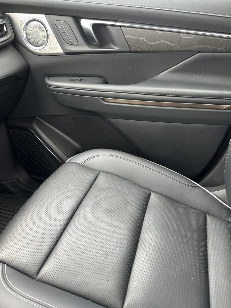 Used 2025 Buick Enclave Avenir w/ LPO, Floor Liner Package FWD image 21