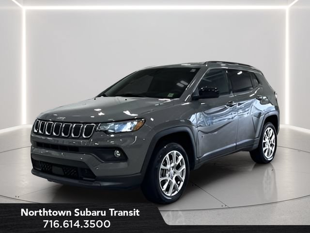 Used 2023 Jeep Compass Latitude AWD/4WD image 1