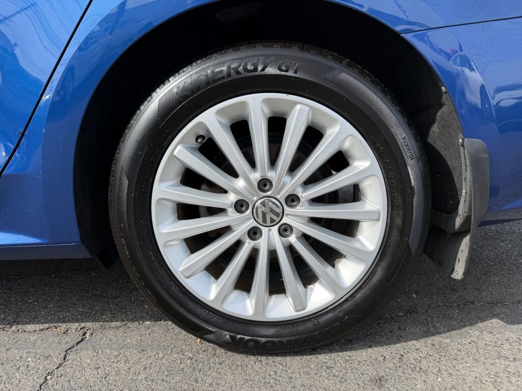 Used 2017 Volkswagen Passat 1.8T SE FWD image 33