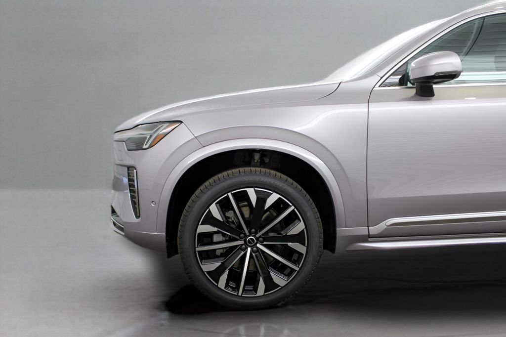 New 2026 Volvo XC90 B5 Plus w/ Protection Package Premier image 32