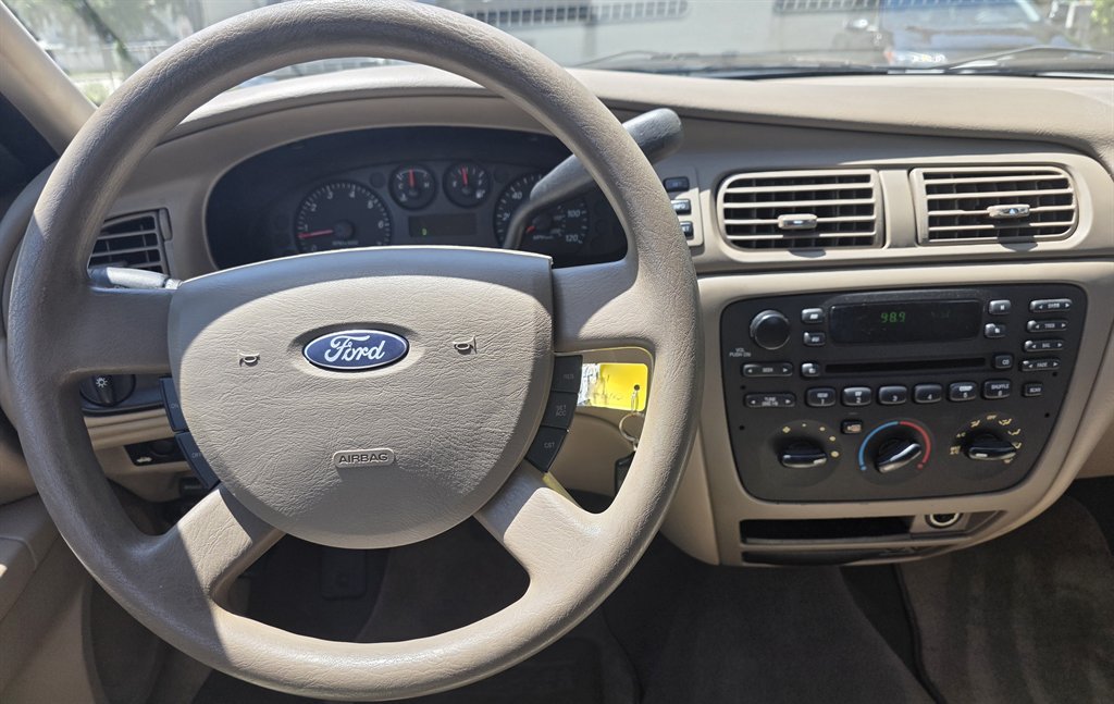 Used 2007 Ford Taurus SE FWD image 16