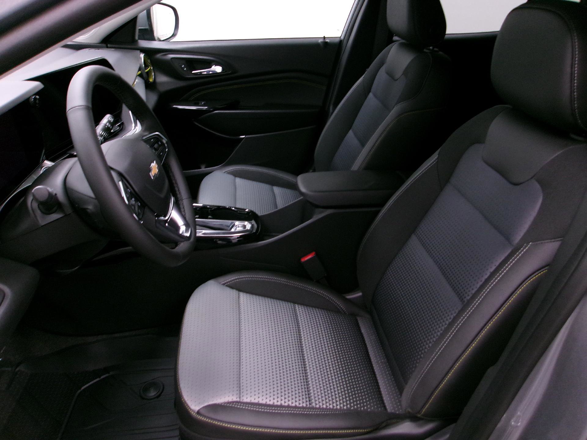 New 2026 Chevrolet Trax LT w/ Driver Confidence Package image 8