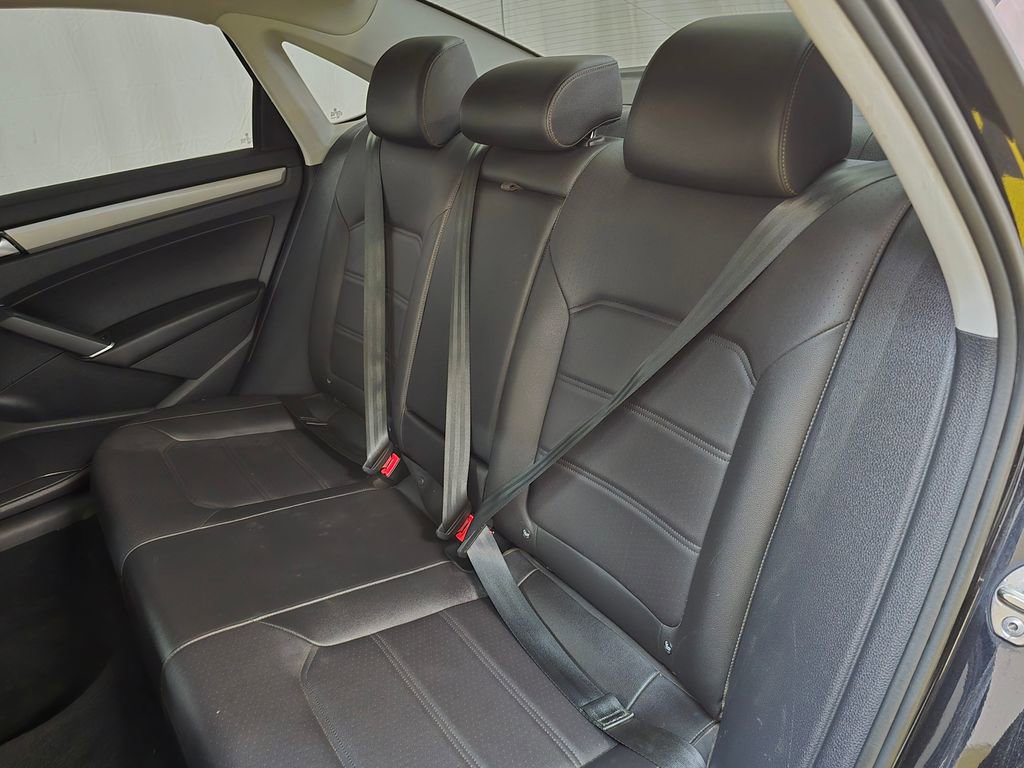 Used 2021 Volkswagen Passat 2.0T SE image 17