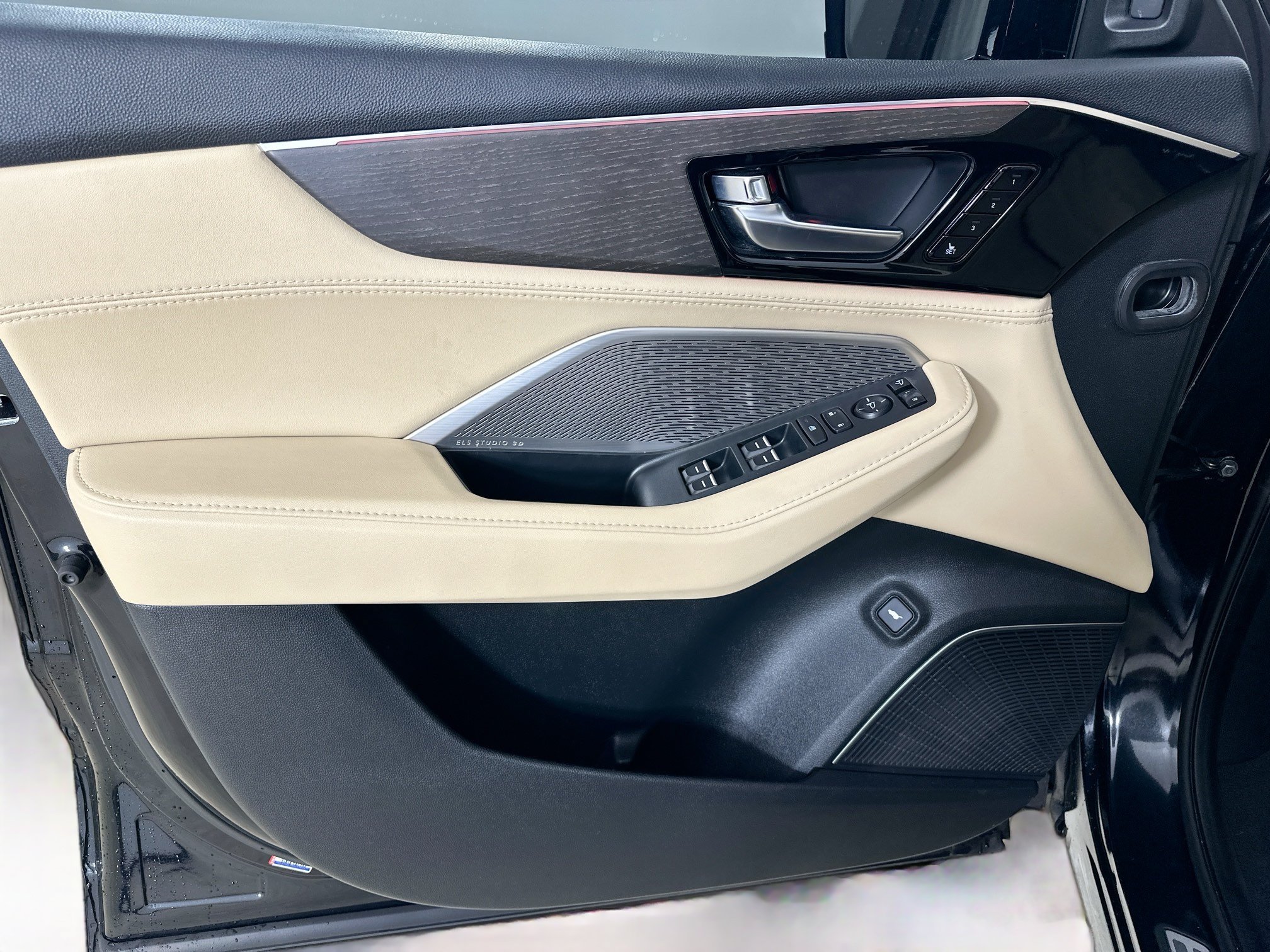 Used 2023 Acura MDX SH-AWD w/ Advance Package image 16