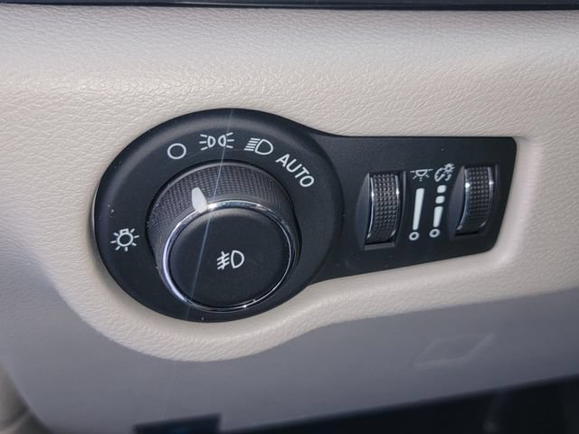Certified 2024 Chrysler Pacifica Touring-L FWD image 28