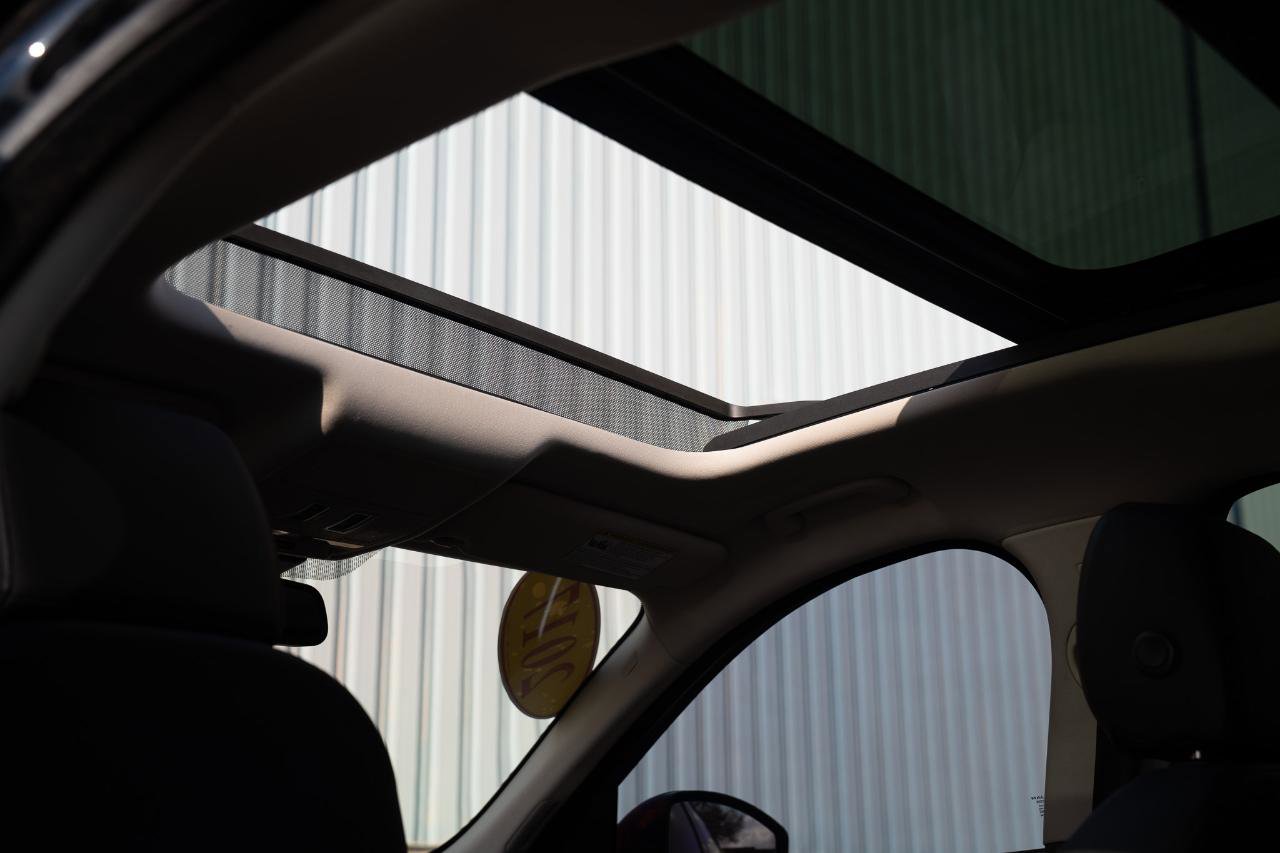 Used 2017 Jaguar F-PACE Premium image 30