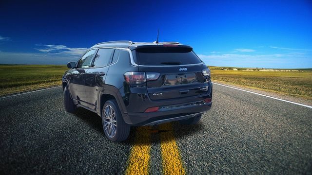 Used 2023 Jeep Compass Limited w/ Elite Group AWD/4WD image 2