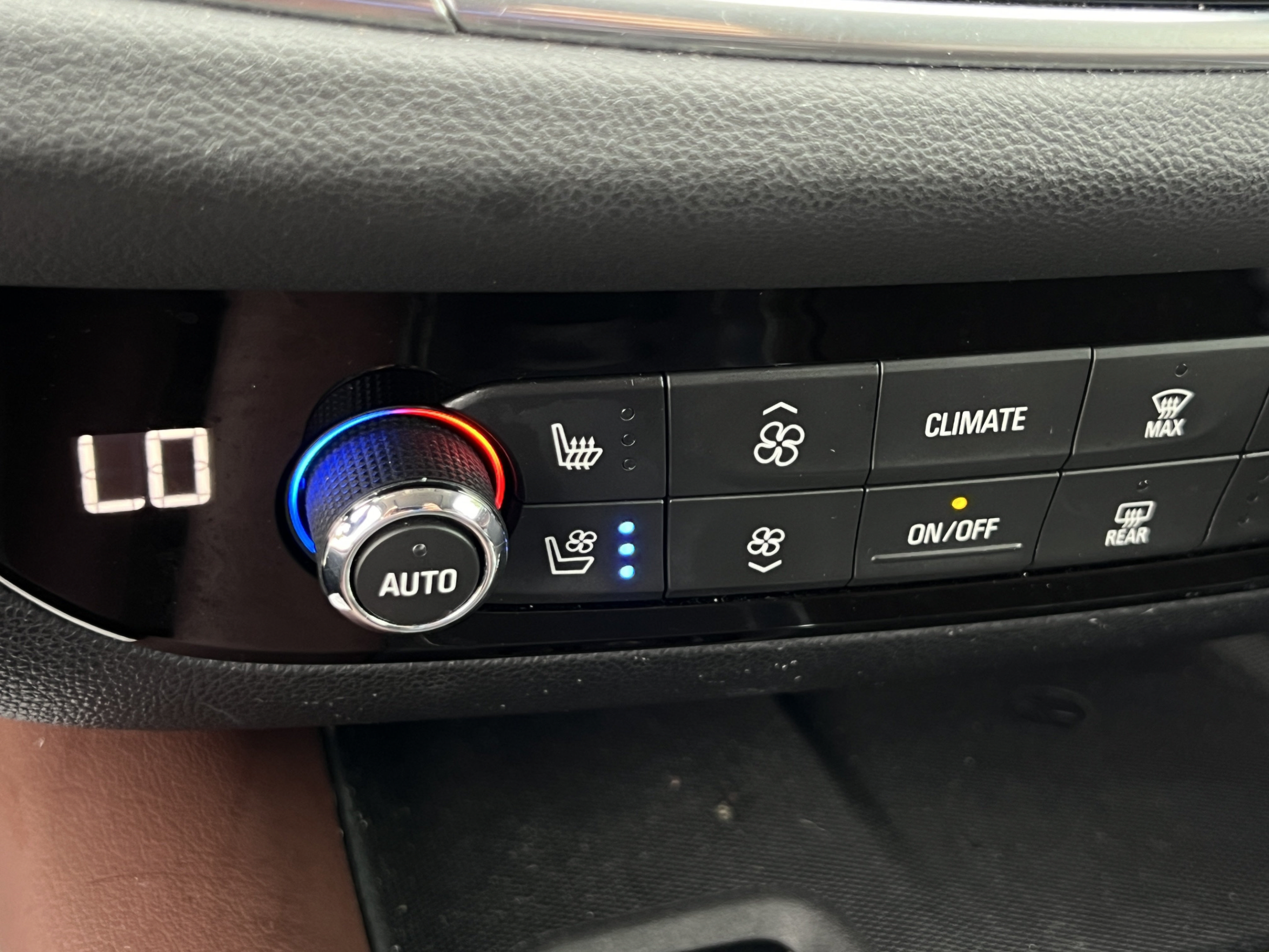 Used 2018 Buick Enclave Avenir w/ Avenir Technology Package AWD/4WD image 19