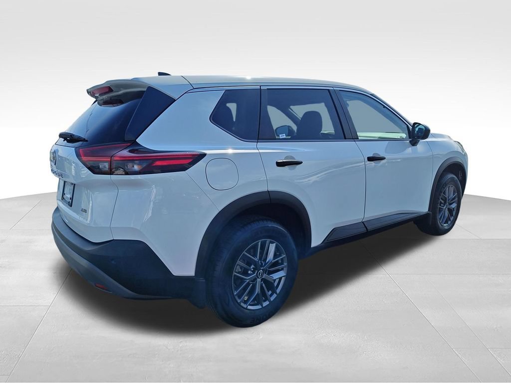 Used 2022 Nissan Rogue S AWD/4WD image 5