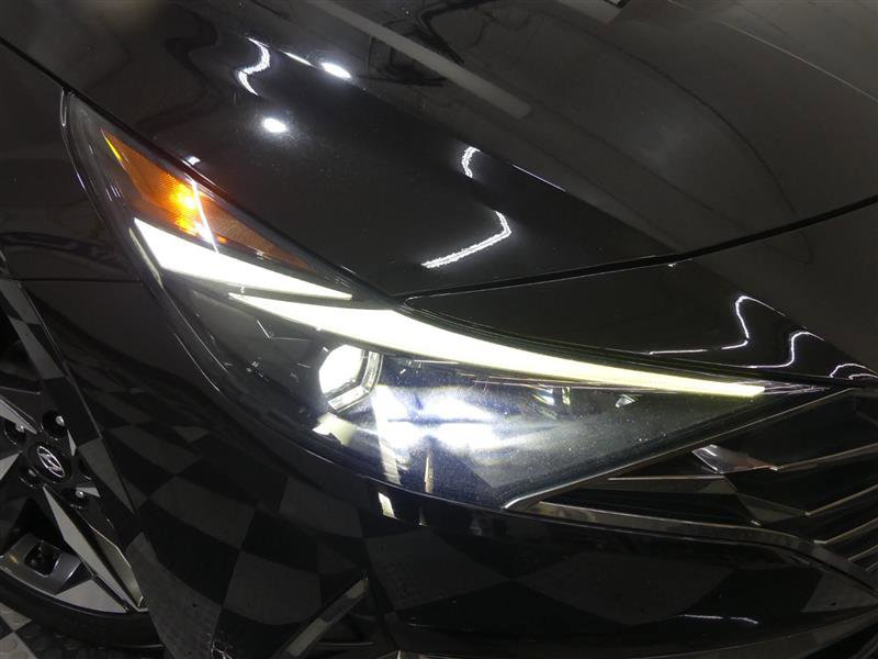 Used 2022 Hyundai Elantra Limited image 15