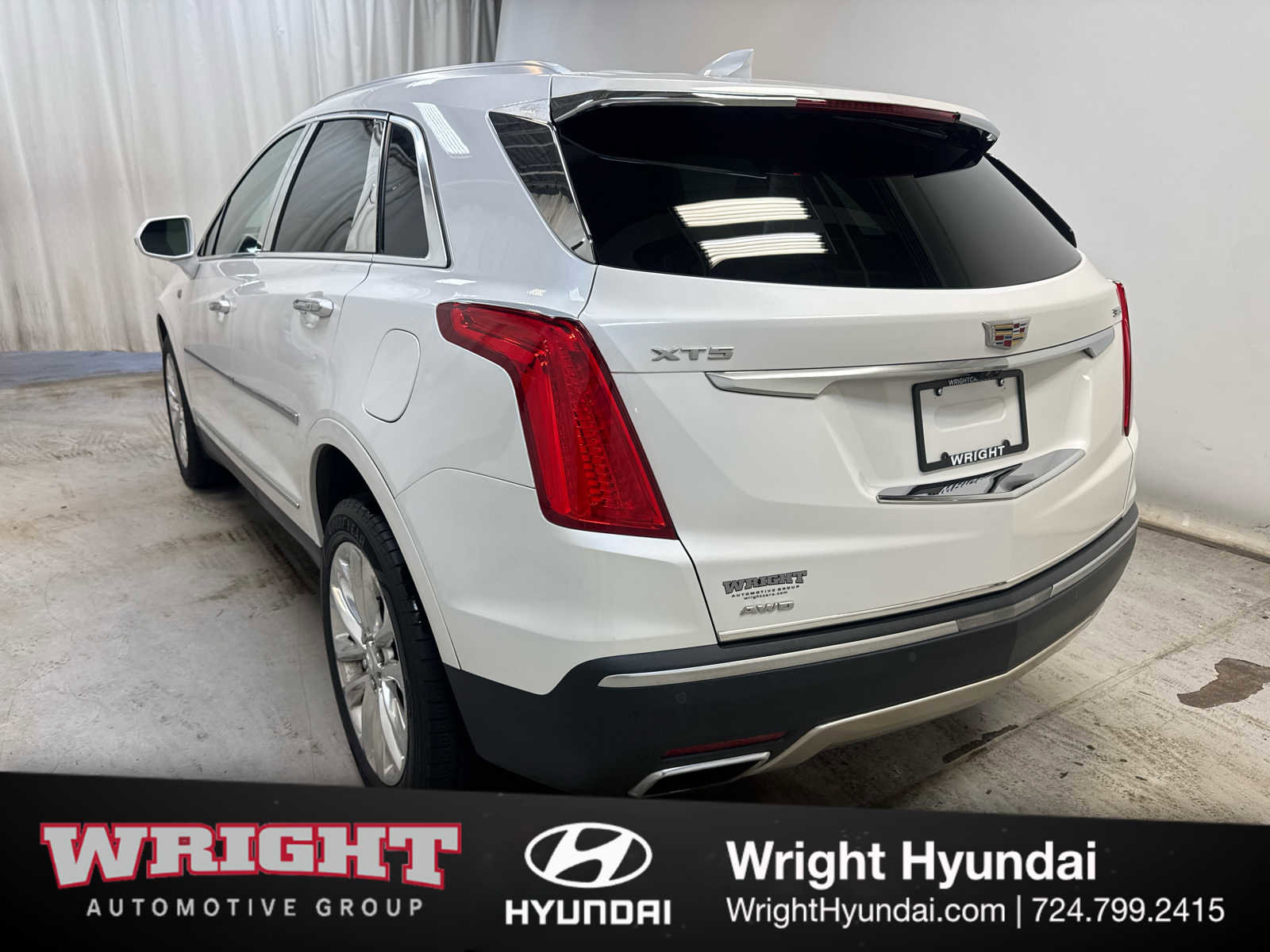 Used 2017 Cadillac XT5 Platinum AWD/4WD image 4