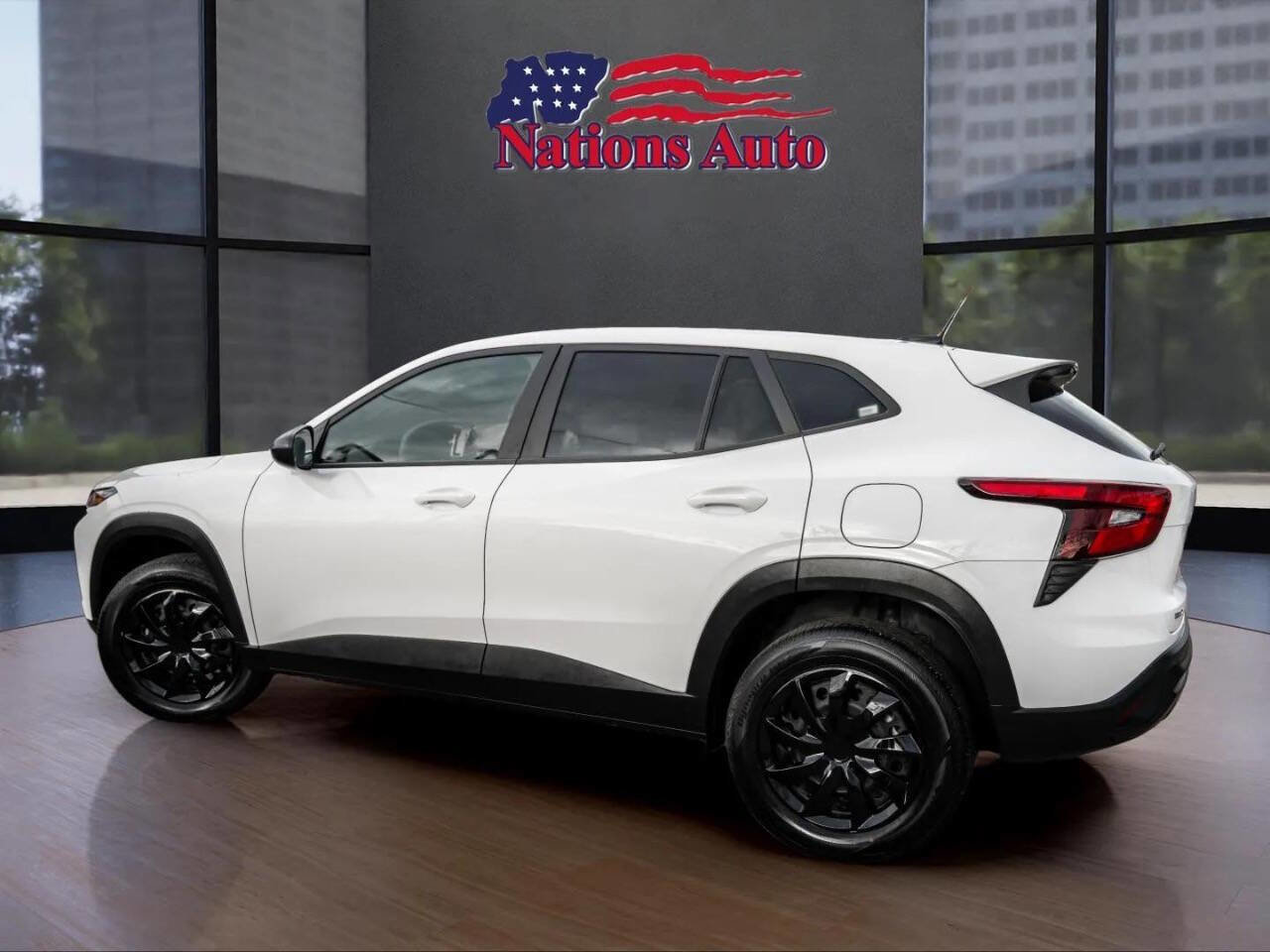 Used 2025 Chevrolet Trax LS image 2