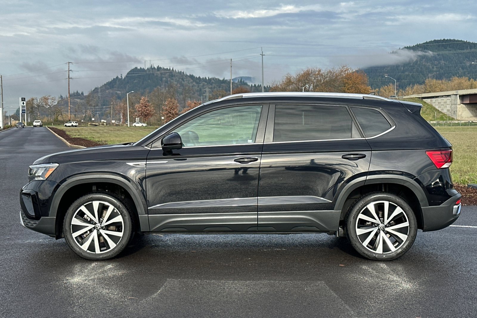 Used 2022 Volkswagen Taos SE image 6