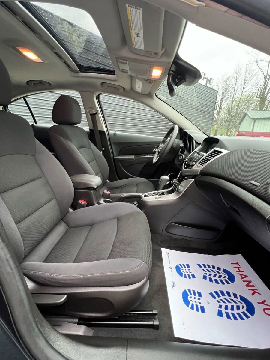 Used 2016 Chevrolet Cruze LT w/ Sun And Sound Package image 11