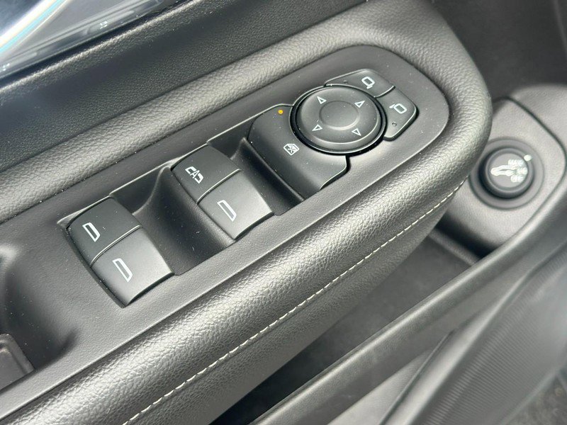 Used 2023 GMC Terrain SLT image 16