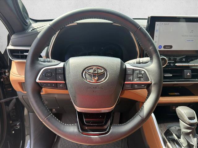 Used 2024 Toyota Highlander Platinum AWD/4WD image 14