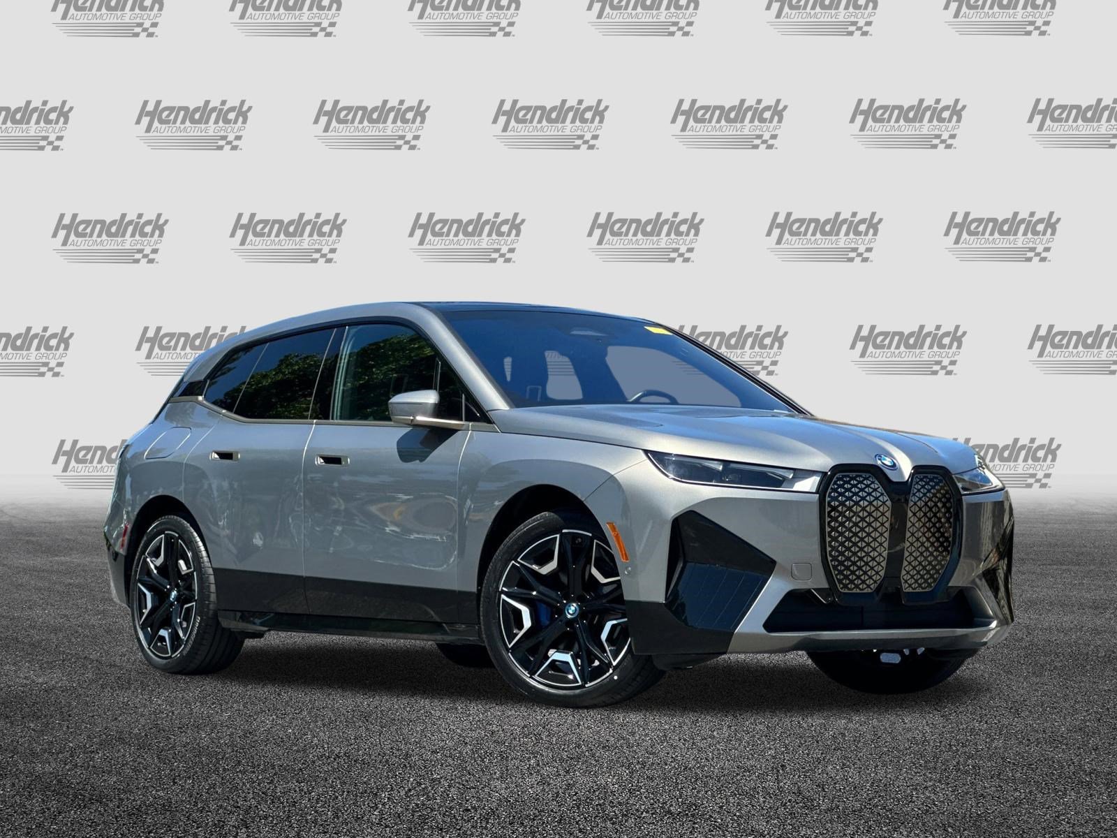 Used 2023 BMW iX xDrive50 w/ Sport Package AWD/4WD image 2