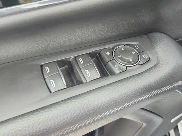 Used 2025 GMC Yukon Denali RWD image 35
