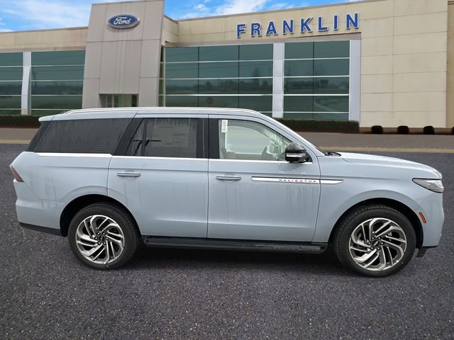 New 2026 Lincoln Navigator Premiere image 8