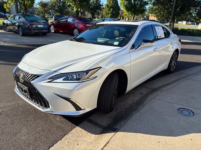 Used 2024 Lexus ES 350 w/ Premium Package FWD image 3