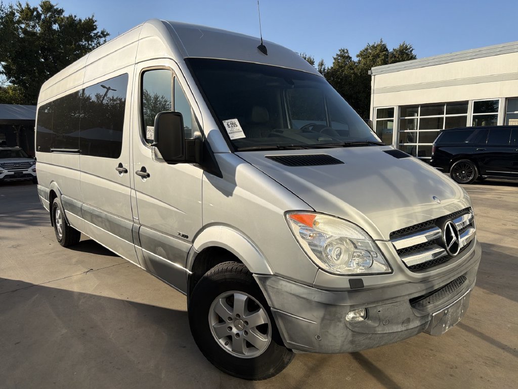 Used 2011 Mercedes-Benz Sprinter 2500 image 2